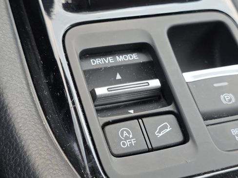 Certified 2025 Honda Pilot Elite image 11