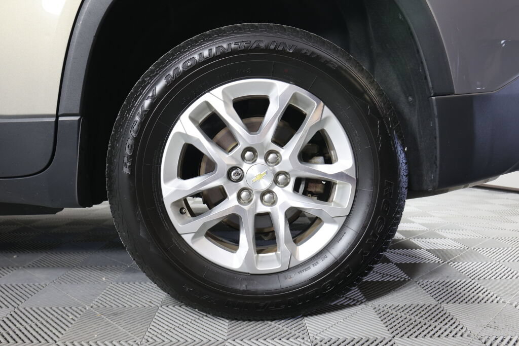 Used 2018 Chevrolet Traverse LT FWD image 8