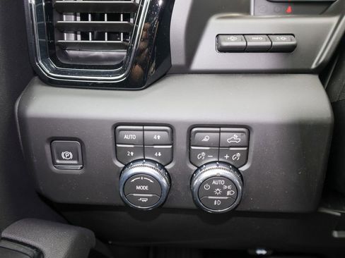 New 2026 GMC Sierra 2500 AT4 image 27