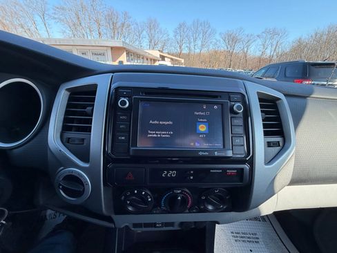 Used 2014 Toyota Tacoma 4x4 Access Cab V6 w/ TRD Sport Package image 19