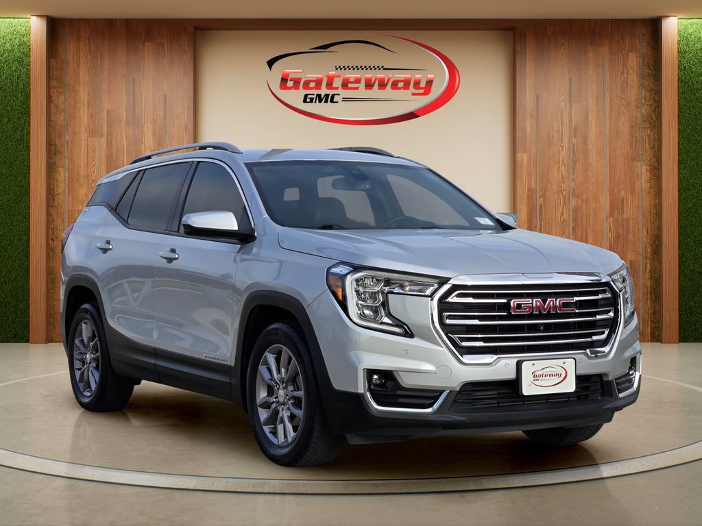Used 2022 GMC Terrain SLT w/ Infotainment Package II AWD/4WD image 3