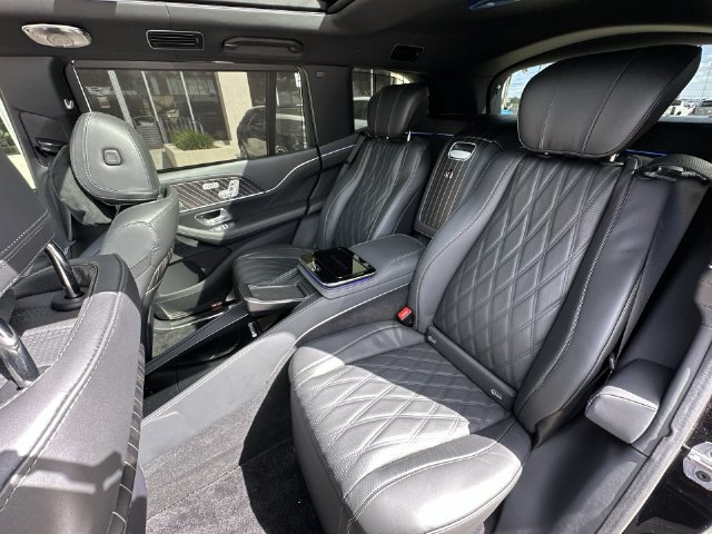 Used 2025 Mercedes-Benz Maybach GLS 600 4MATIC image 31
