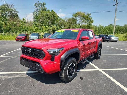 Used 2025 Toyota Tacoma TRD Off-Road AWD/4WD image 2