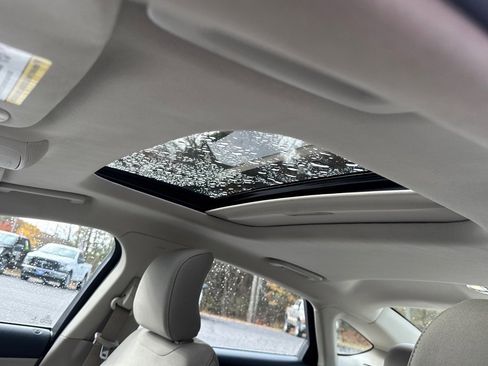 Used 2017 Ford Fusion SE image 9