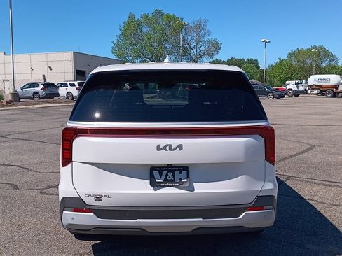 Used 2026 Kia Carnival FWD image 27