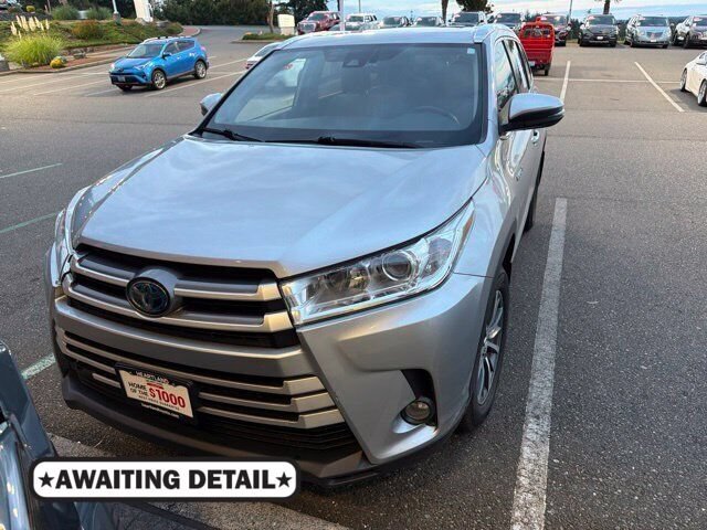 Used 2019 Toyota Highlander XLE AWD/4WD image 1