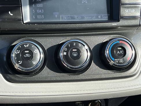Used 2015 Toyota RAV4 LE FWD image 33