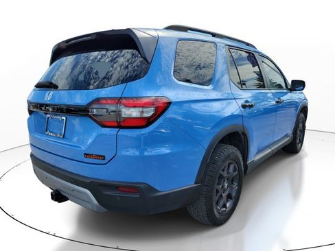 Used 2023 Honda Pilot TrailSport image 2