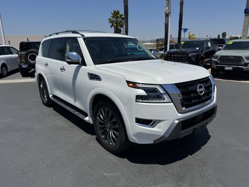 Used 2024 Nissan Armada Platinum w/ Captain's Chairs Package RWD image 2