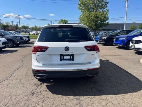 Used 2023 Volkswagen Tiguan SE AWD/4WD image 10