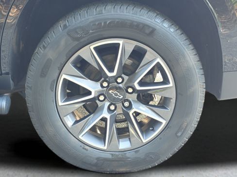 Used 2022 Chevrolet Tahoe Z71 w/ Z71 Off-Road Package AWD/4WD image 19