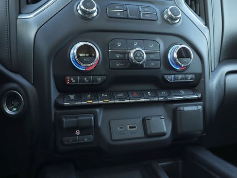 Used 2021 GMC Sierra 2500 Denali w/ Denali Ultimate Package image 17