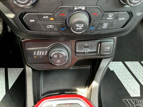 Used 2021 Jeep Renegade Trailhawk w/ Sun & Sound Group AWD/4WD image 15