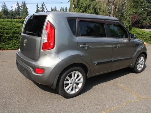 Used 2013 Kia Soul + FWD image 4