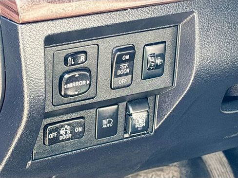 Used 2021 Toyota Tundra Limited w/ Limited Premium Package RWD image 10