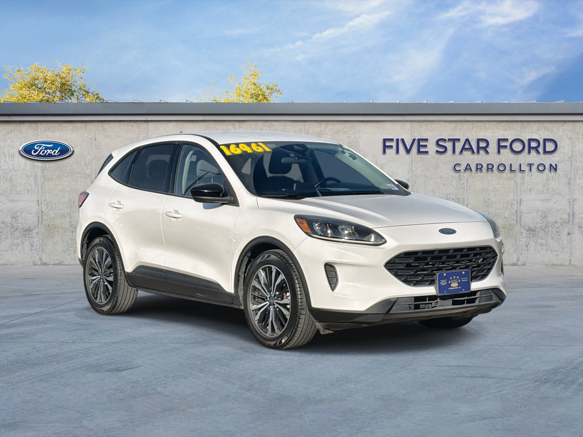 Used 2022 Ford Escape SE w/ SE Sport Appearance Package FWD image 1