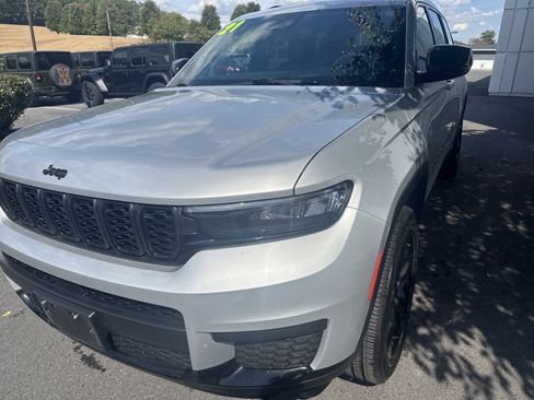 Used 2021 Jeep Grand Cherokee L Laredo image 10