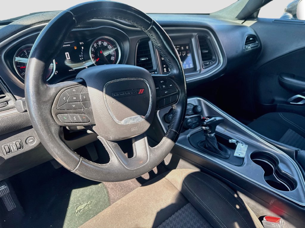 Used 2022 Dodge Challenger SXT RWD image 9