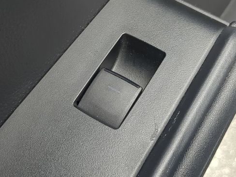 Used 2023 Toyota Highlander XLE image 33