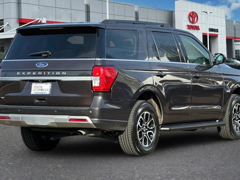 Used 2024 Ford Expedition XLT image 4
