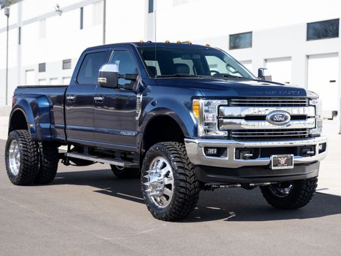 Used 2017 Ford F350 Lariat w/ Chrome Package image 5