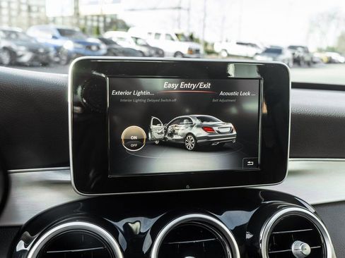 Used 2018 Mercedes-Benz C 300 4MATIC Sedan image 9