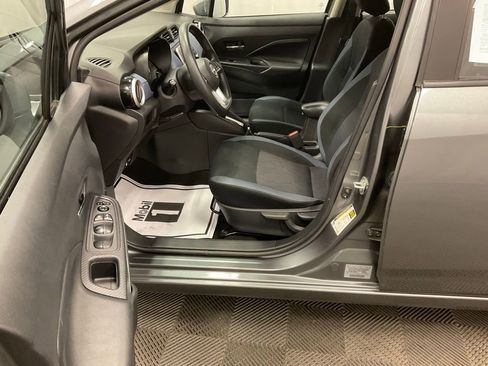 Used 2023 Nissan Versa SV image 4