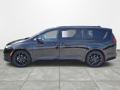 Used 2025 Chrysler Pacifica Limited FWD image 7