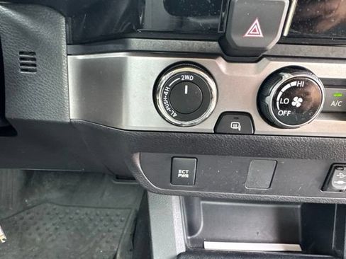 Used 2018 Toyota Tacoma SR w/ SR Convenience Package AWD/4WD image 10