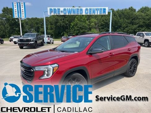 Used 2023 GMC Terrain SLE w/ Elevation Edition FWD image 2