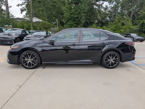 Used 2022 Toyota Camry SE FWD image 6