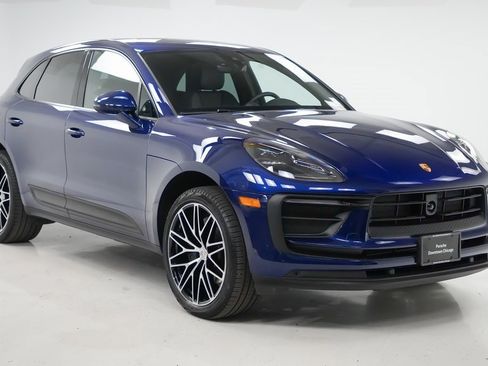 Certified 2025 Porsche Macan image 8