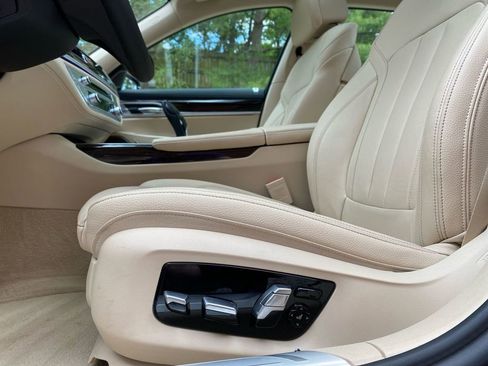 Used 2020 BMW 740i xDrive w/ Cold Weather Package image 31