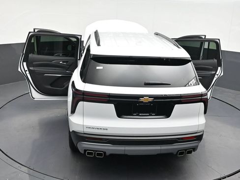 Used 2026 Chevrolet Traverse LT FWD image 37