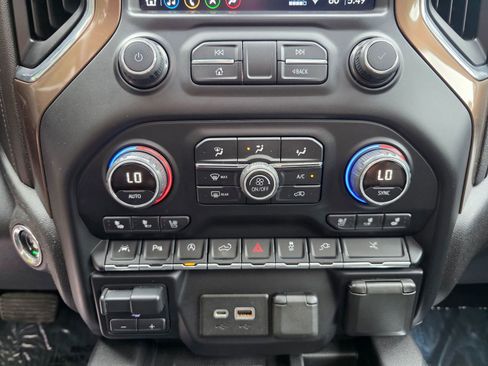 Used 2019 Chevrolet Silverado 1500 High Country image 16