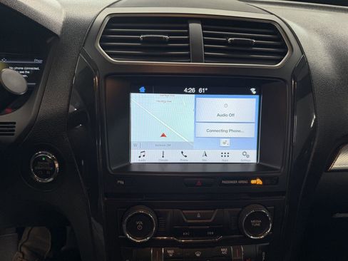 Used 2018 Ford Explorer XLT w/ Equipment Group 202A AWD/4WD image 17
