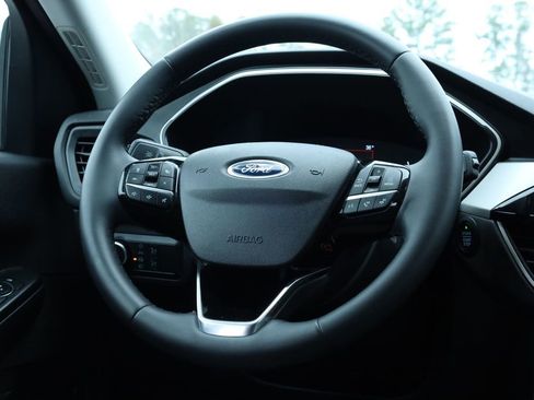 Used 2022 Ford Escape SE w/ Cold Weather Package image 8