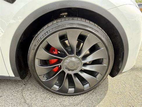 Used 2023 Tesla Model Y Performance AWD/4WD image 6
