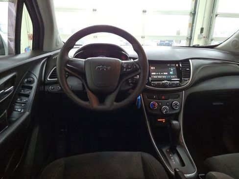 Used 2017 Chevrolet Trax LS image 37