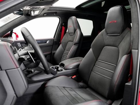 Used 2025 Porsche Cayenne GTS image 5