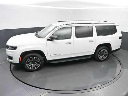 Used 2024 Jeep Wagoneer L Series II w/ Flexible Seating Group AWD/4WD image 39
