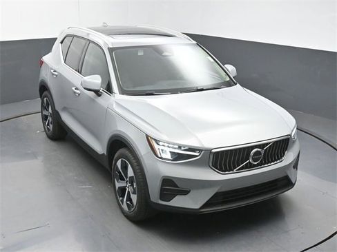 New 2025 Volvo XC40 B5 Core w/ Protection Package Premier image 40
