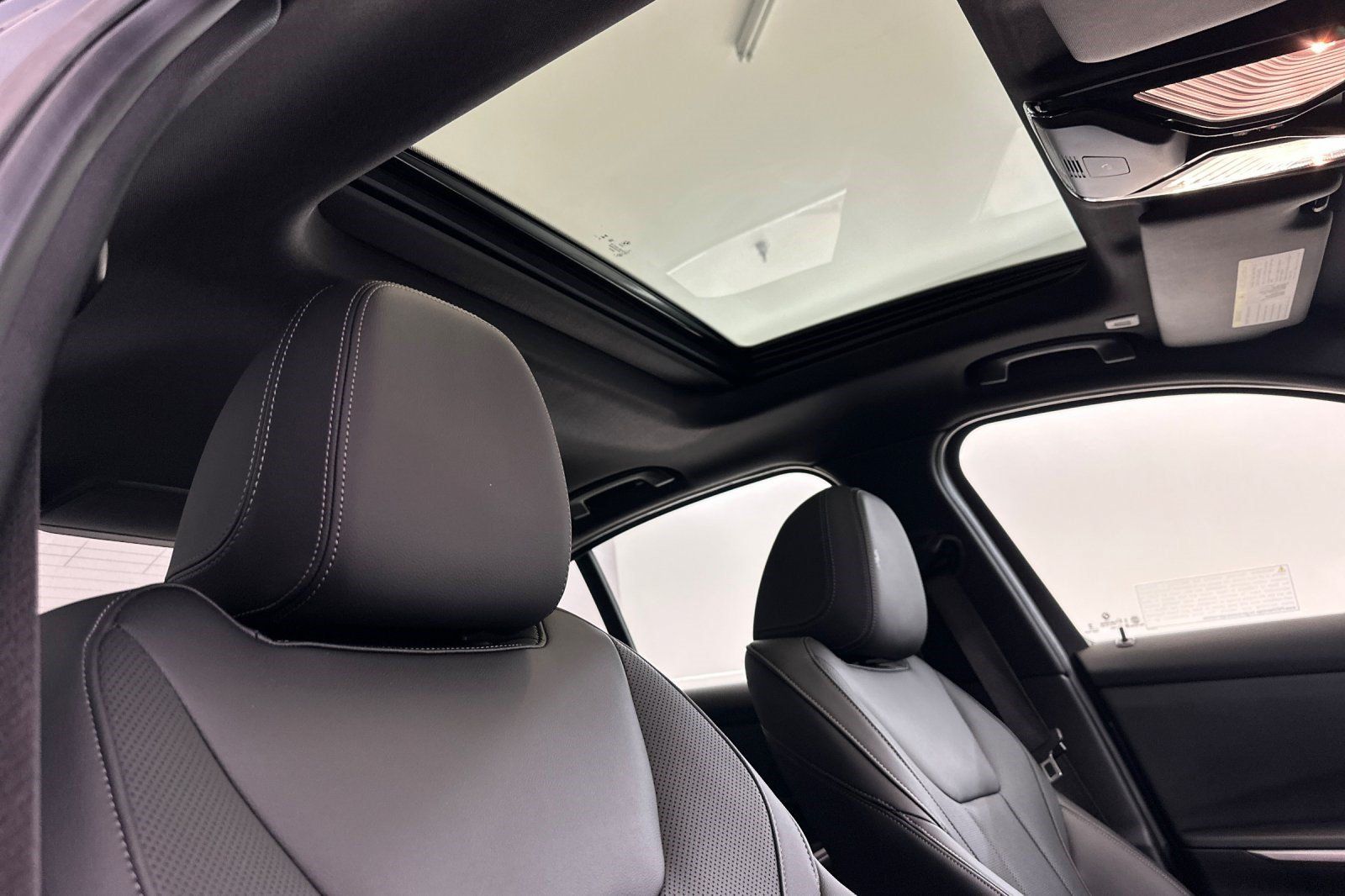 Certified 2025 BMW 330i Sedan w/ Premium Package RWD image 25