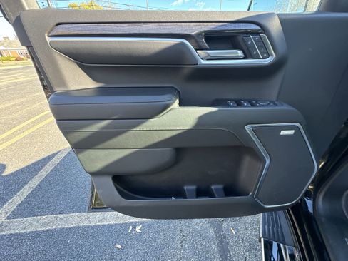 Used 2022 Chevrolet Silverado 1500 LTZ w/ LTZ Premium Package image 23