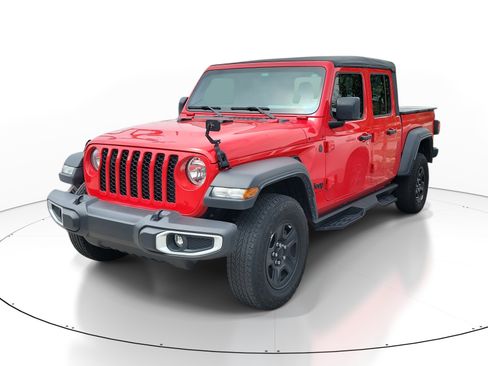 Used 2023 Jeep Gladiator Sport image 3