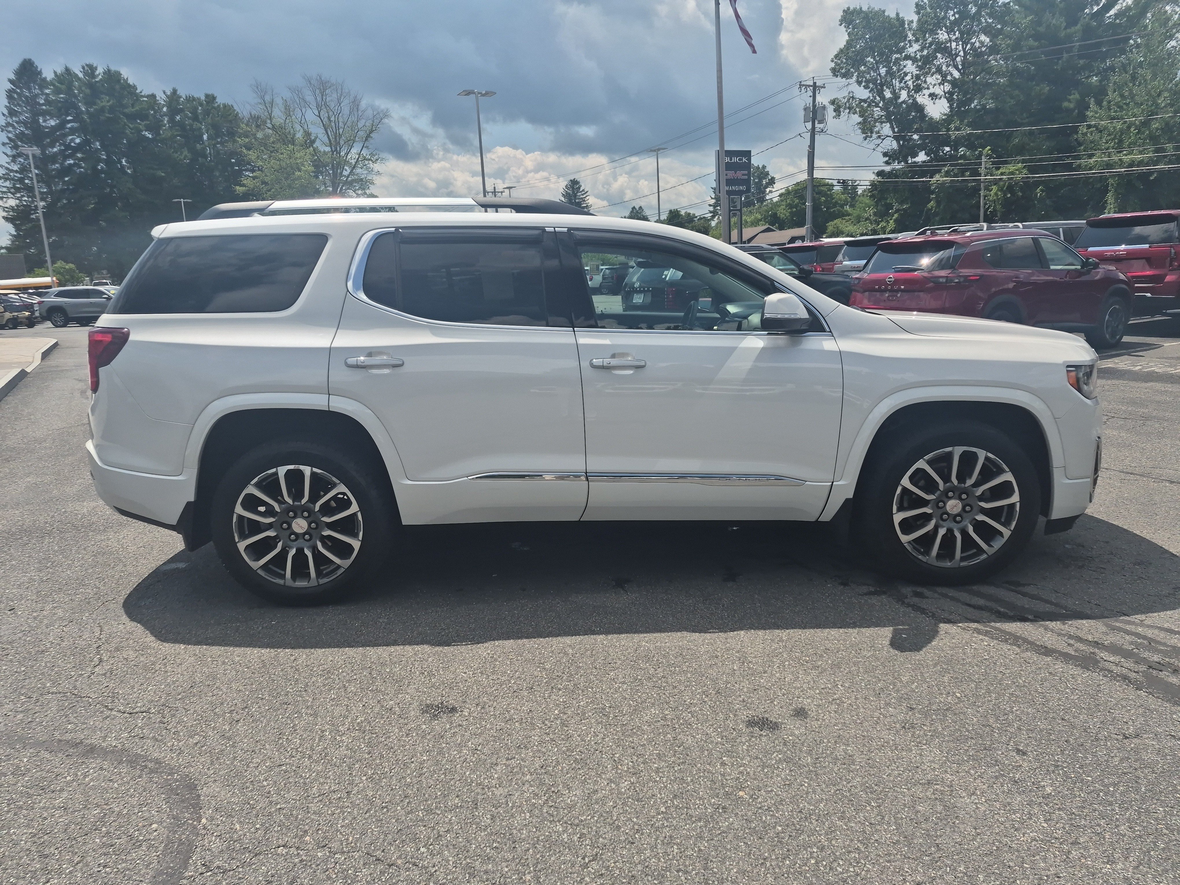 Used 2022 GMC Acadia Denali AWD/4WD image 6