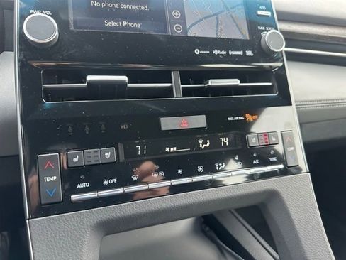 Used 2019 Toyota Avalon Limited image 39