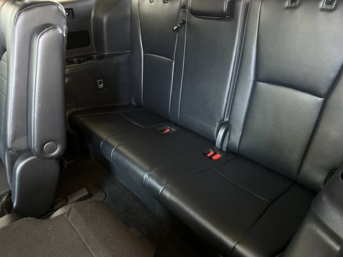 Used 2024 Toyota Highlander XLE FWD image 14