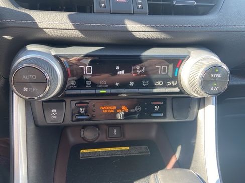 Used 2021 Toyota RAV4 Limited image 15