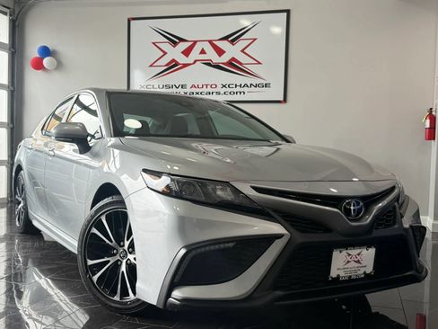 Used 2024 Toyota Camry SE AWD/4WD image 1